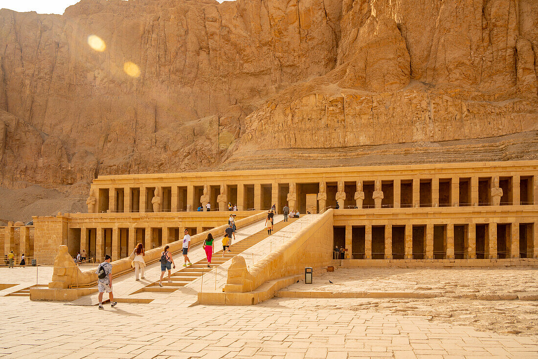 View of Mortuary Temple of Hatshepsut, UNESCO World Heritage Site, Deir el-Bahari, Thebes, Egypt, North Africa, Africa