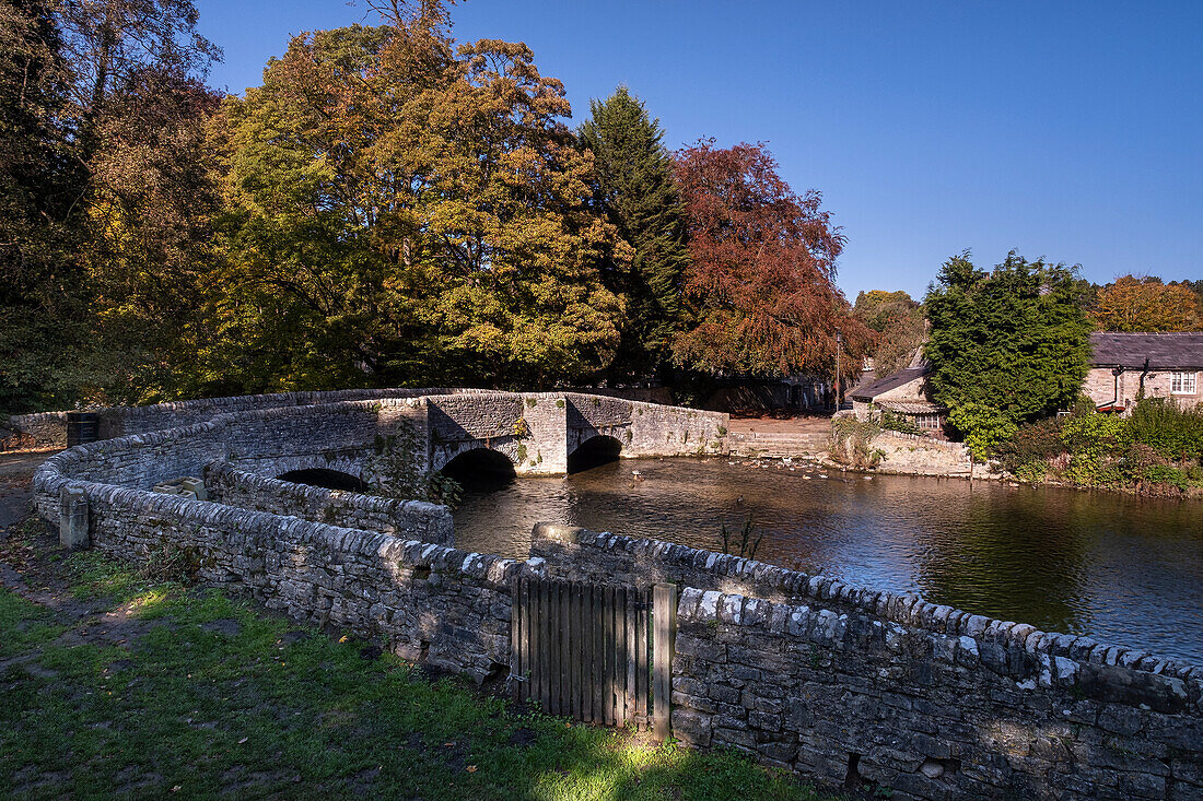 Sheepwash Bridge and the River Wye in autumn, Ashford in the Water, Peak District National Park, Derbyshire, England, United Kingdom, Europe