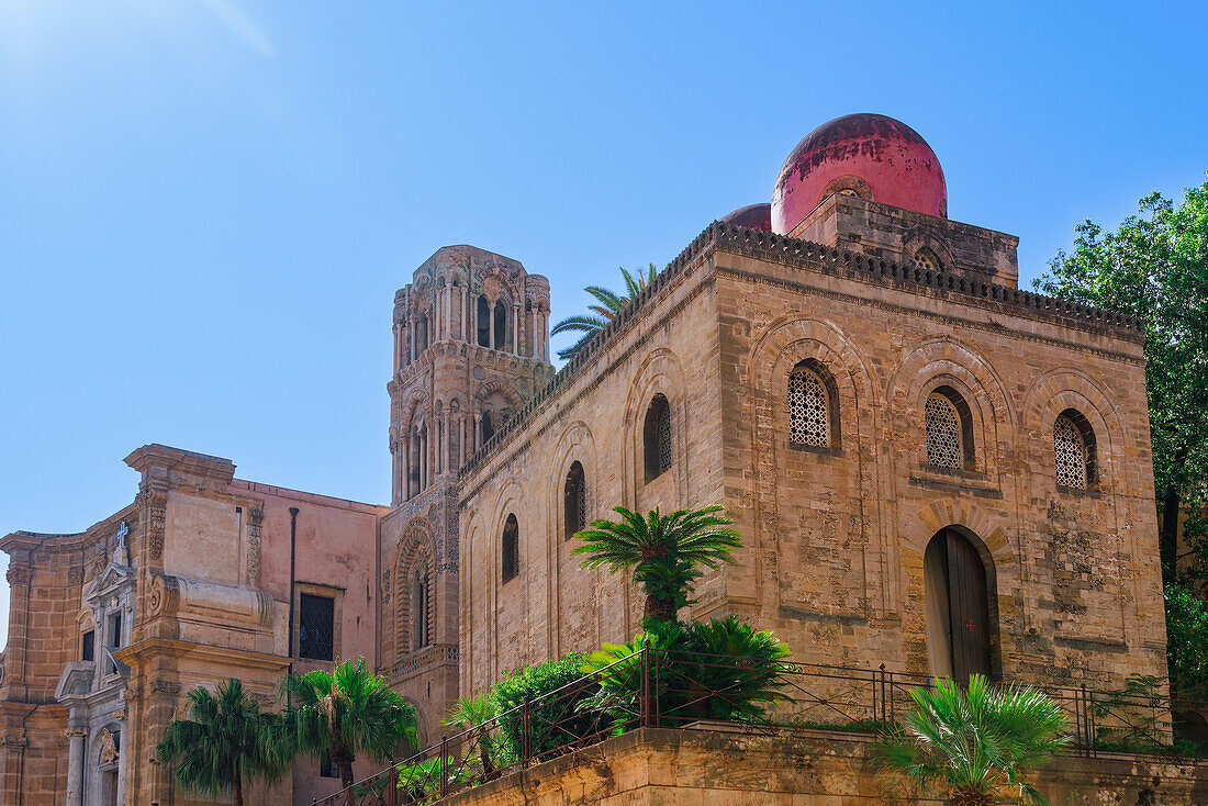 Katholische Kirche San Cataldo, Fassade mit roter Kuppel und arabisch-normannischer Architektur, Palermo, Sizilien, Italien, Mittelmeerraum, Europa