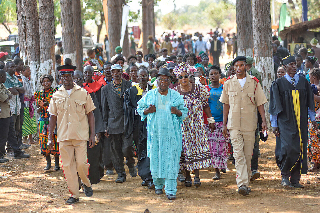 People arriving for the Ukusefya Pa Ng'wena Ceremony, Kasama, Zambia, Africa