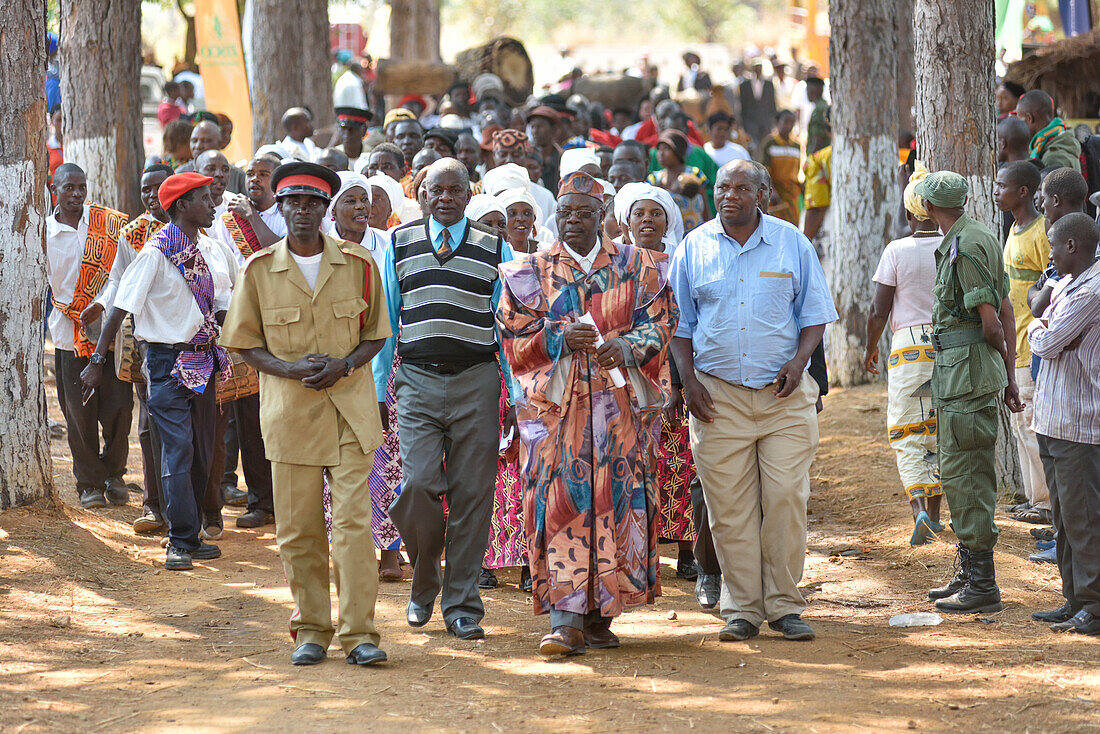 People arriving for the Ukusefya Pa Ng'wena Ceremony, Kasama, Zambia, Africa