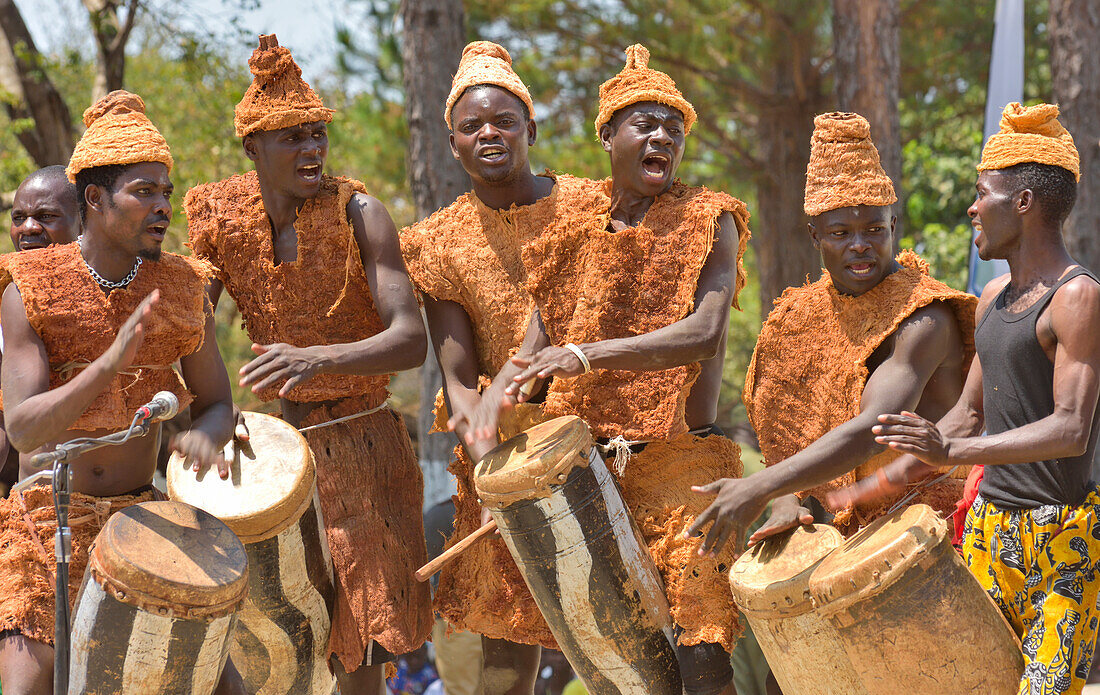 Traditional dress of the drummers made from roots, Ukusefya pa Ng'wena, a traditional ceremony of the Bemba people of Paramount Chief Chitimukulu of Kasama that chronicles their journey from Angola to Zambia, held annually in August, Kasama, Zambia, Africa