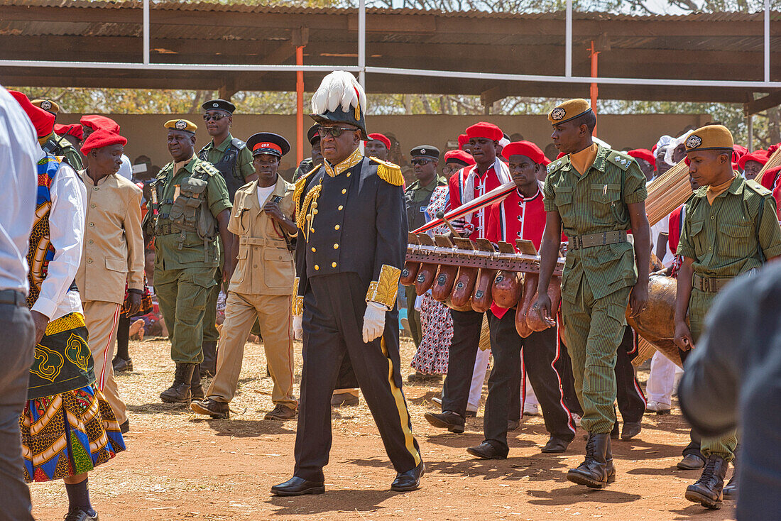 Der Oberste Häuptling der Westprovinz, der Litunga, besucht die Kulamba-Zeremonie, Katete, Ostprovinz, Sambia, Afrika