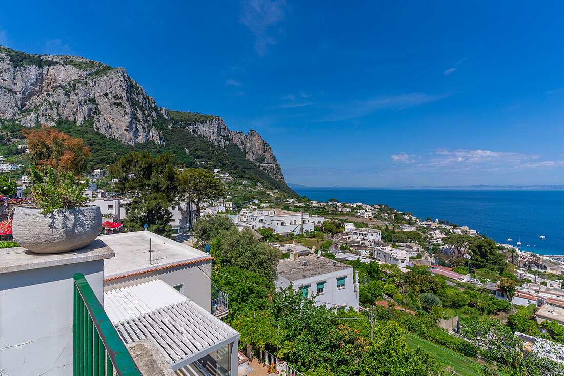 Blick auf die Insel Capri von Capri-Stadt aus, Insel Capri, Bucht von Neapel, Kampanien, Italien, Mittelmeer, Europa