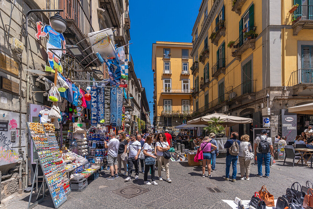 View of shop and architecture on bustling Piazzetta Nilo, Naples, Campania, Italy, Europe