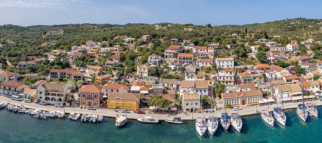 Luftaufnahme von Gaios, dem wichtigsten Hafen auf der Insel Paxos, Paxos, Ionische Inseln, Griechische Inseln, Griechenland, Europa