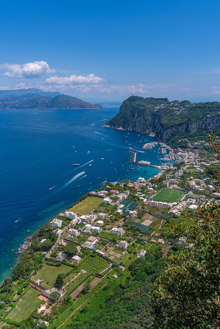 Blick auf Grande Marina vom Anacapri-Panorama-Aussichtspunkt, Anacapri, Insel Capri, Bucht von Neapel, Kampanien, Italien, Mittelmeer, Europa