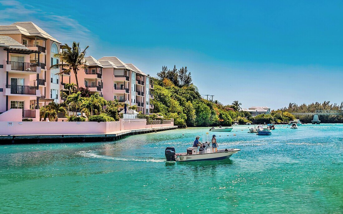 Flatt's Inlet, a channel connecting the inland Harrington Sound with the Atlantic Ocean, home to the Bermuda Aquarium, Museum and Zoo, Bermuda, Atlantic, North America