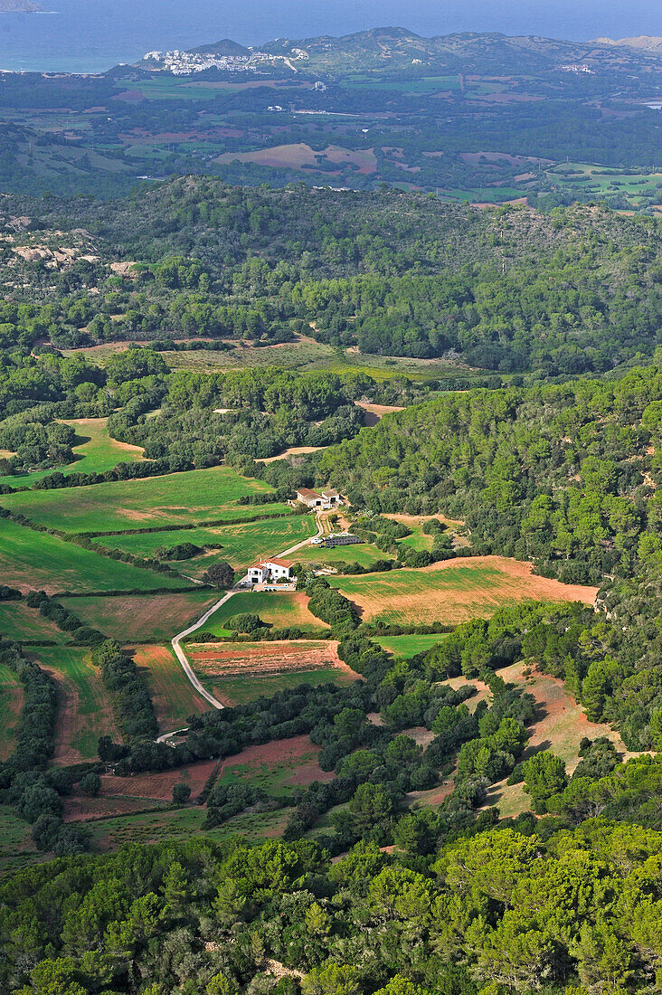 Blick von der Spitze des Monte Toro, dem höchsten Berg Menorcas, Menorca, Balearen, Spanien, Mittelmeer, Europa