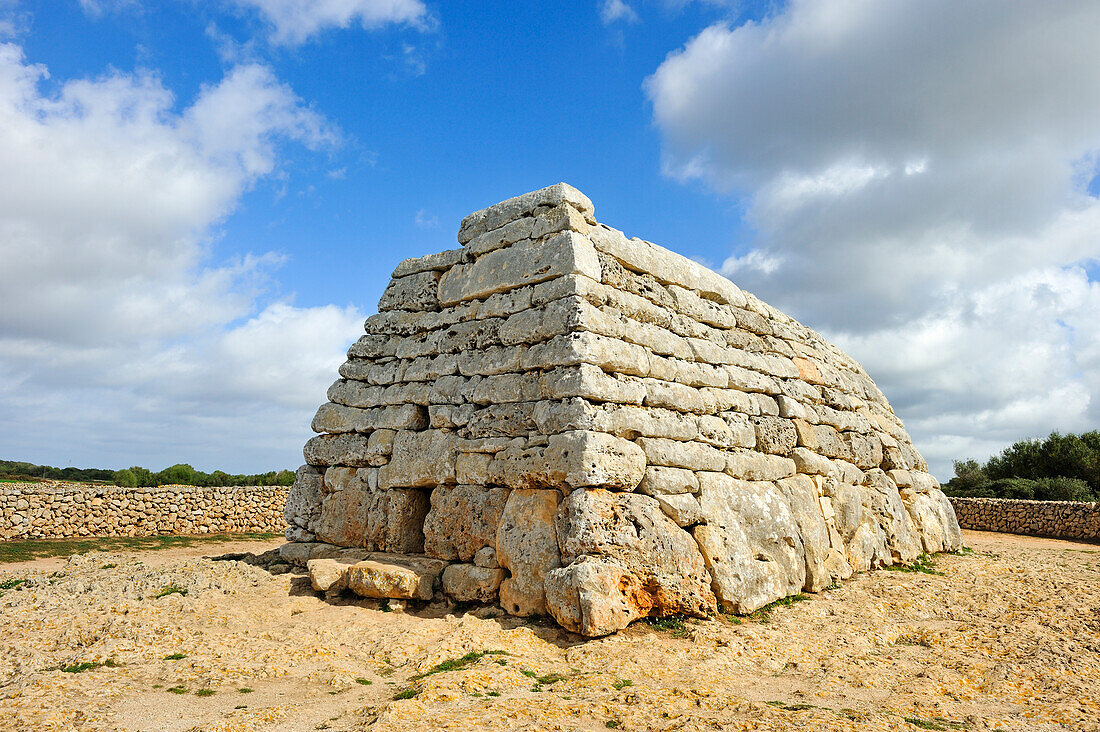 Naveta d'Es Tudon, megalithisches Kammergrab, 1130-820 v. Chr., Menorca, Balearen, Spanien, Mittelmeer, Europa