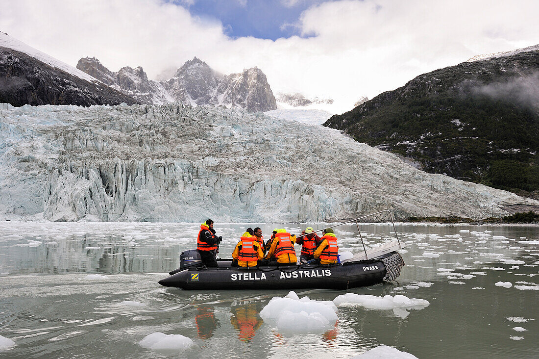 Ausflug mit dem Zodiac rund um den Pia-Gletscher, Cordillera Darwin, nordöstlicher Zweig des Beagle-Kanals, Feuerland, Patagonien, Chile, Südamerika