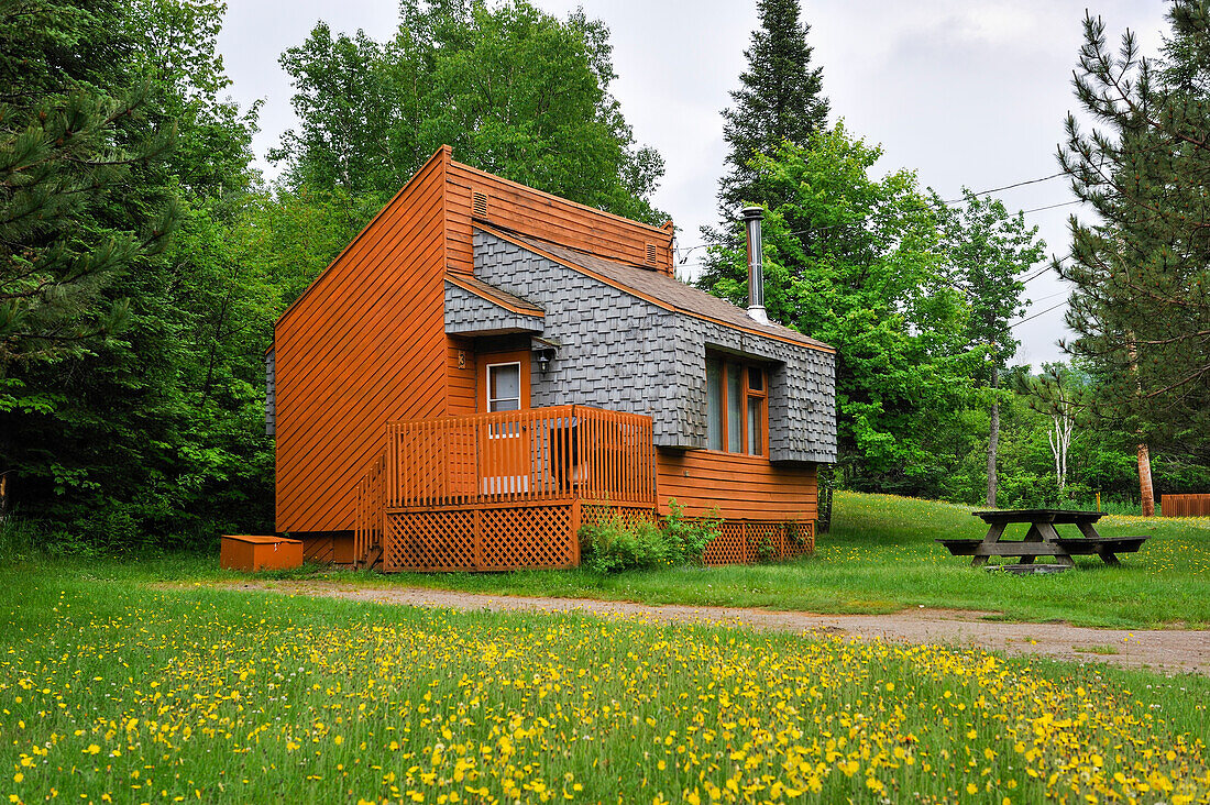 Chalet im Saguenay-Nationalpark, Bezirk Riviere-Eternite, Provinz Québec, Kanada, Nordamerika