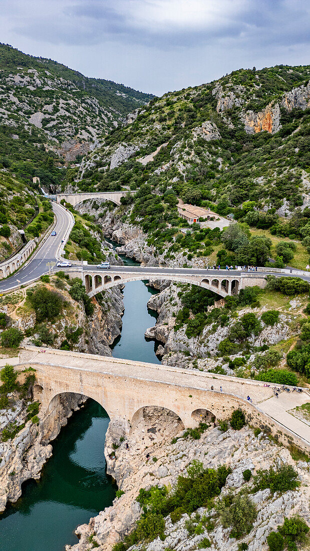 Luftaufnahme der Pont du Diable (Saint-Jean-de-Fos), UNESCO-Welterbe, Causses und Cevennen, Herault, Okzitanien, Frankreich, Europa