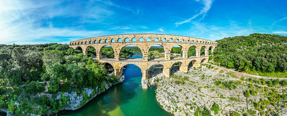 Der Pont du Gard, ein römisches Aquädukt, UNESCO-Weltkulturerbe, Vers-Pont-du-Guard, Okzitanien, Frankreich, Europa