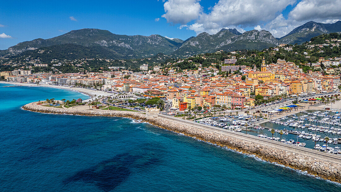 Luftaufnahme der Küstenstadt Menton, Alpes Maritimes, Provence-Alpes-Côte d'Azur, Côte d'Azur, Frankreich, Europa