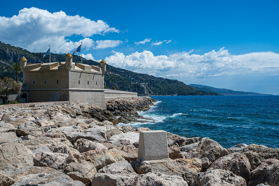 Alter Schlossturm, Küstenstadt Menton, Alpes Maritimes, Provence-Alpes-Côte d'Azur, Côte d'Azur, Frankreich, Europa