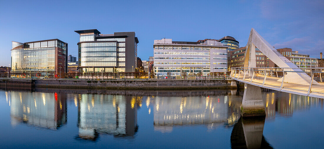 Tradeston (Squiggly) Bridge, International Financial Services District, Broomielaw, Fluss Clyde, Glasgow, Schottland, Vereinigtes Königreich, Europa