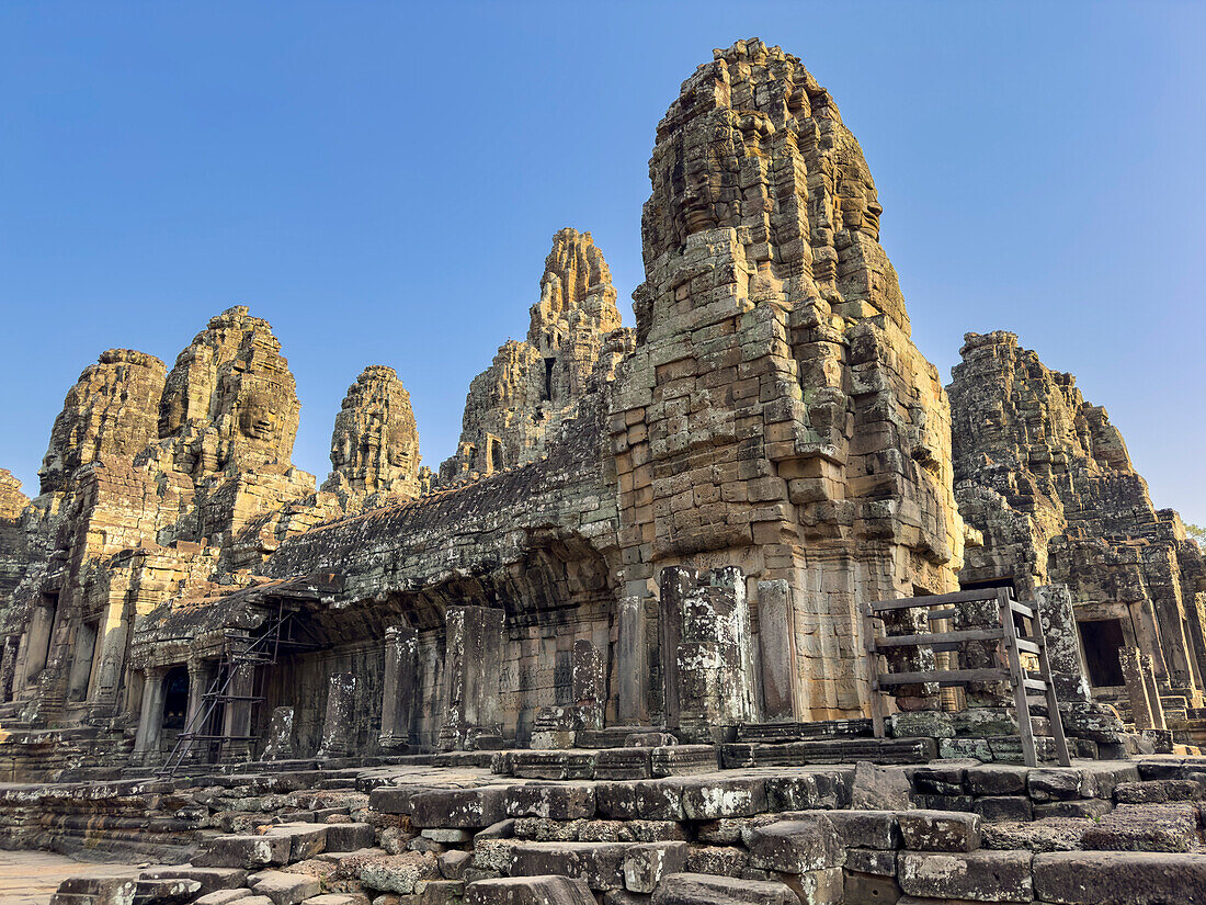 Bayon, der Staatstempel von König Jayavarman VII. aus dem späten 12. Jahrhundert, UNESCO-Weltkulturerbe, inmitten von Angkor Thom, Kambodscha, Indochina, Südostasien, Asien