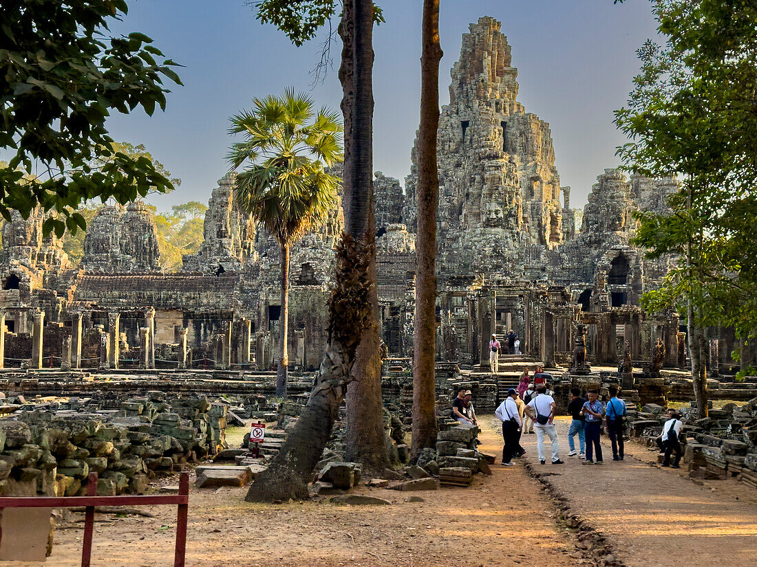 Bayon, der Staatstempel von König Jayavarman VII. aus dem späten 12. Jahrhundert, UNESCO-Welterbe, inmitten von Angkor Thom, Kambodscha, Indochina, Südostasien, Asien