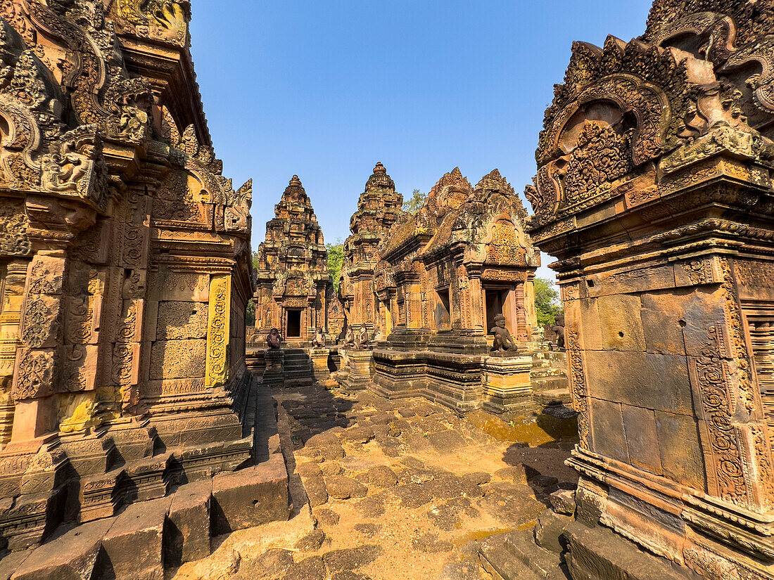 Banteay Srei Temple, a miniature temple complex built entirely of red sandstone in the area of Angkor, UNESCO World Heritage Site, Cambodia, Indochina, Southeast Asia, Asia