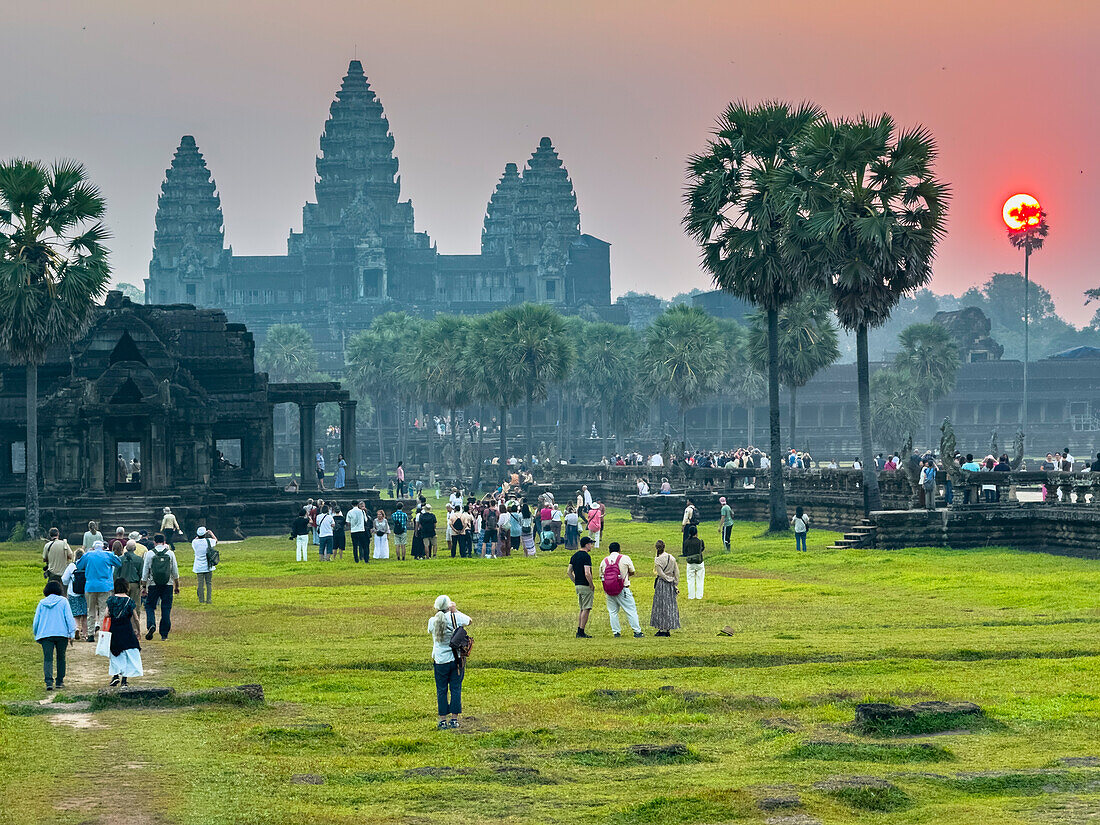 Angkor Wat, UNESCO-Weltkulturerbe, eine hinduistisch-buddhistische Tempelanlage bei Siem Reap, Kambodscha, Indochina, Südostasien, Asien