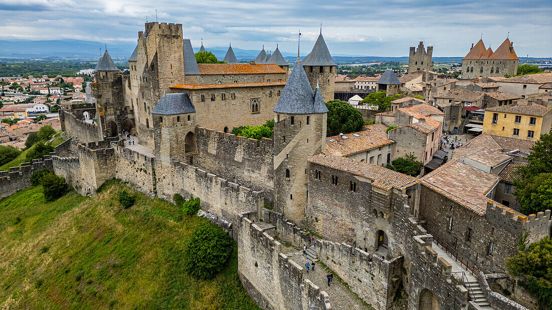 Luftaufnahme der Zitadelle Cite de Carcassonne, UNESCO-Weltkulturerbe, Carcassonne, Aude, Okzitanien, Frankreich, Europa