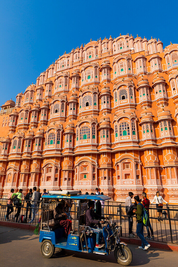 Die Fassade des Hawa Mahal (Palast der Winde), Jaipur, Rajasthan, Indien, Südasien, Asien