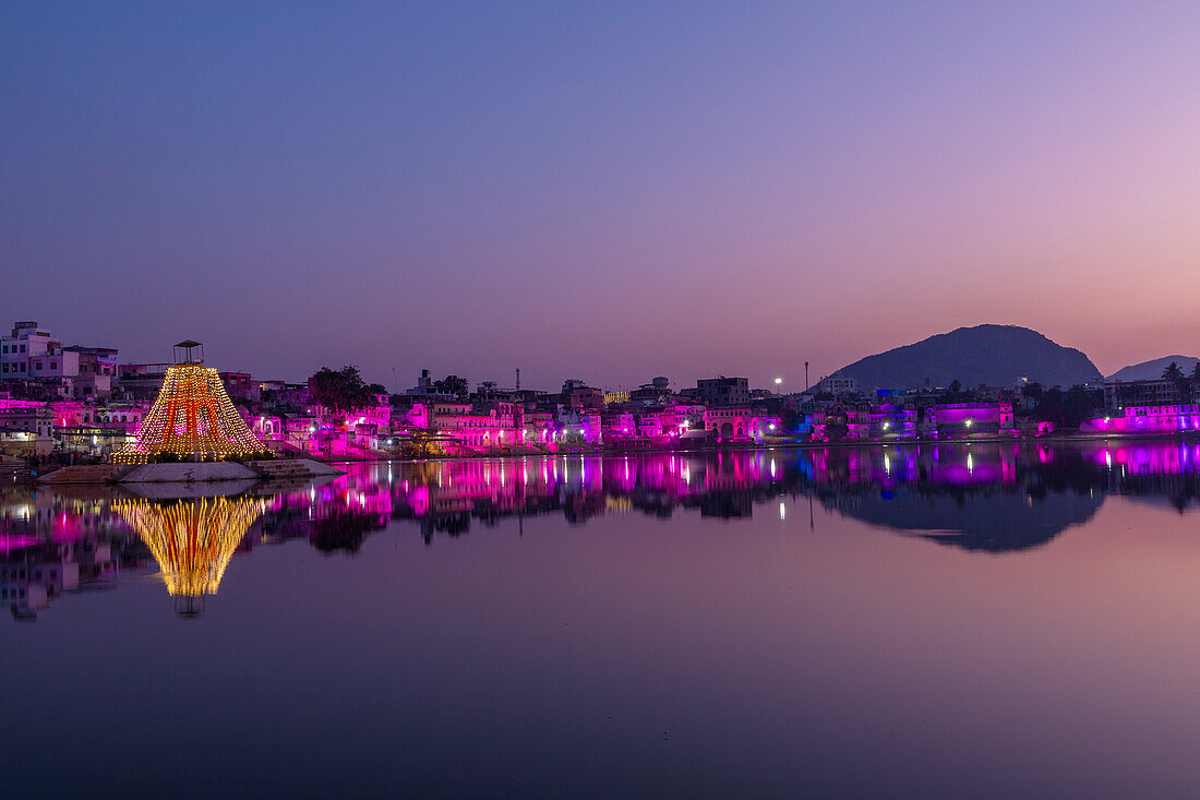 Pushkar Lake at dusk, Pushkar, Rajasthan, India, South Asia, Asia