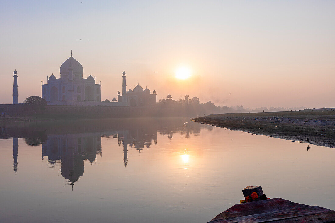 Sonnenuntergang am Taj Mahal, UNESCO-Weltkulturerbe, Agra, Uttar Pradesh, Indien, Südasien, Asien