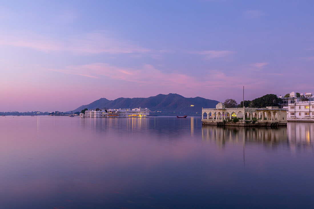 Dawn at the Lake Palace, Lake Pichola, Udaipur, Rajasthan, India, South Asia, Asia