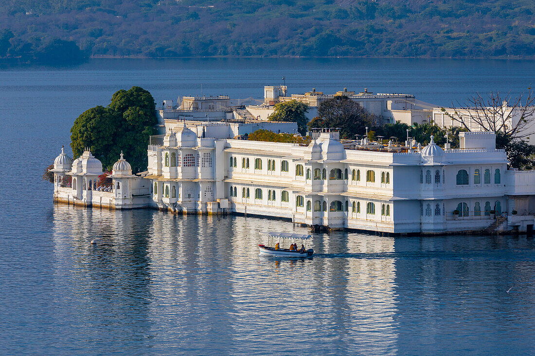 Morgendämmerung am Lake Palace, Pichola-See, Udaipur, Rajasthan, Indien, Südasien, Asien