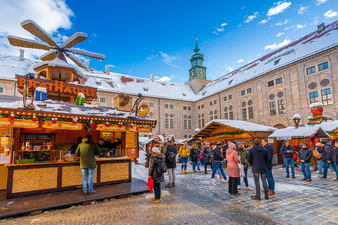 Weihnachtsmarkt in der Münchner Residenz, München, Bayern, Deutschland, Europa