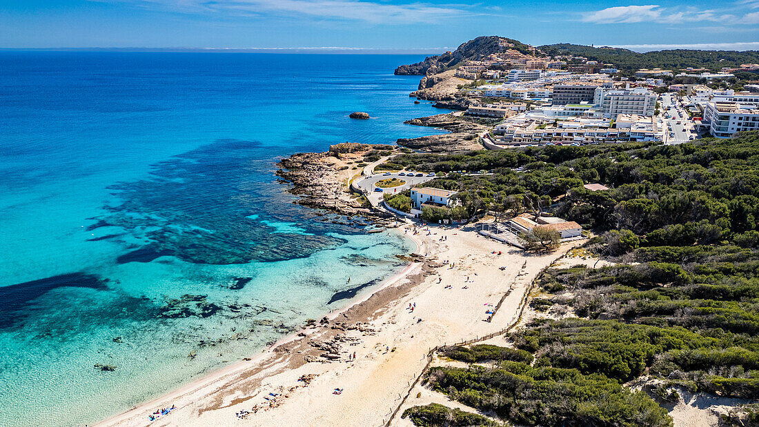 Luftaufnahme des Strandes von Agulla, Mallorca, Balearen, Spanien, Mittelmeer, Europa