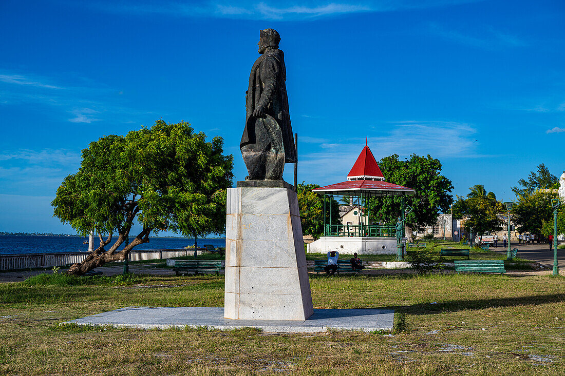 Vasco da Gama-Statue vor dem Palast von San Paul, Insel Mosambik, UNESCO-Welterbestätte, Mosambik, Afrika