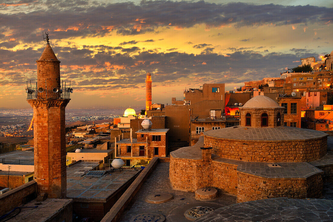 Die Altstadt von Mardin bei Sonnenaufgang, Mardin, Türkei, Kleinasien, Asien