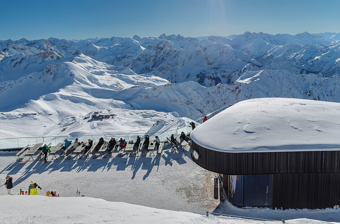 Gipfelrestaurant auf dem Nebelhorngipfel, 2224m, Oberstdorf, Schwaben, Bayerische Alpen, Bayern, Deutschland, Europa