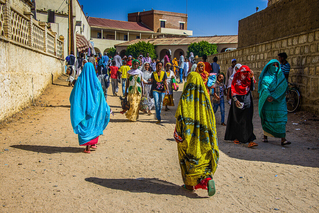 Women doing their shopping on the colourful Monday market of Keren, Eritrea, Africa