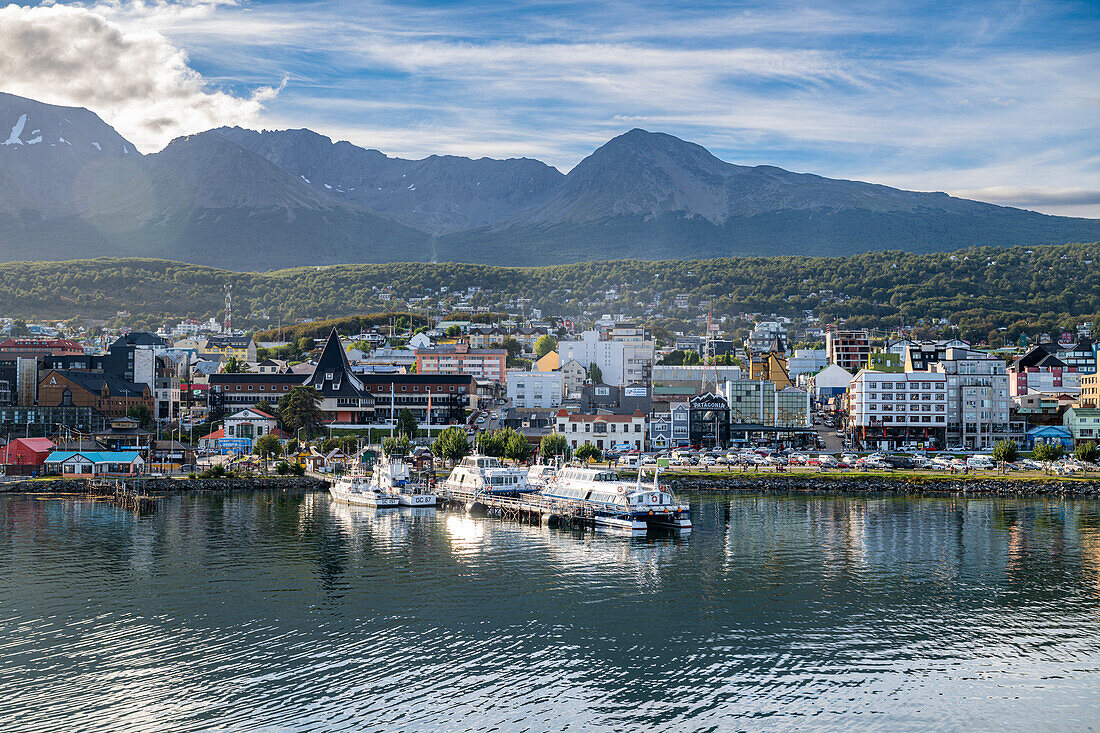 Luftaufnahme von Ushuaia, Beagle-Kanal, Feuerland, Argentinien, Südamerika