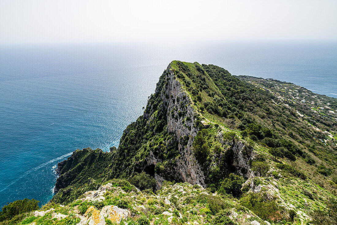 Blick über die Insel Capri, Golf von Neapel, Kampanien, Italien, Europa