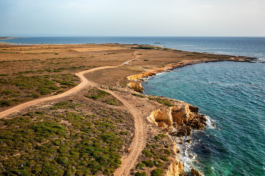 Su Tingiosu wilde Küste in Sardinien, Drohnen-Luftaufnahme, Sardinien, Italien, Mittelmeer, Europa