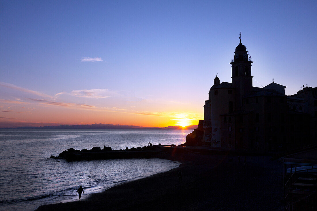 Camogli, ein Fischerdorf und Fremdenverkehrsort an der Westseite der Halbinsel Portofino, Camogli, Ligurien, Italien, Europa