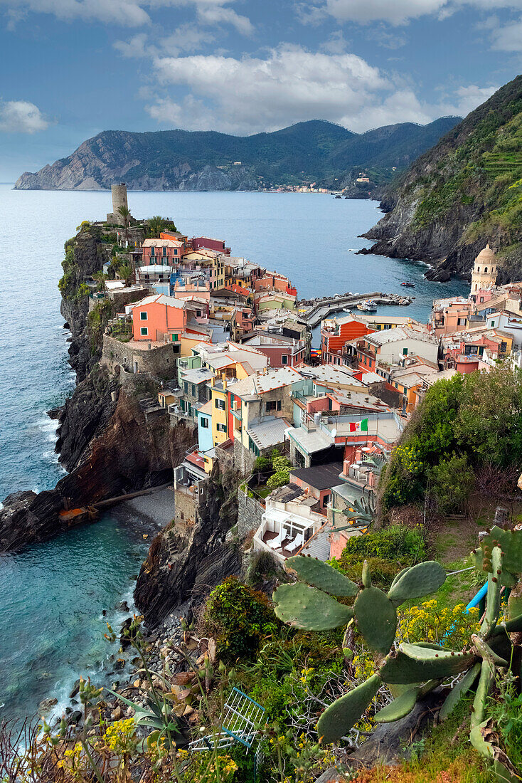 Vernazza, a coastal town in the province of La Spezia, Cinque Terre region, UNESCO World Heritage Site, Liguria, Italy, Europe