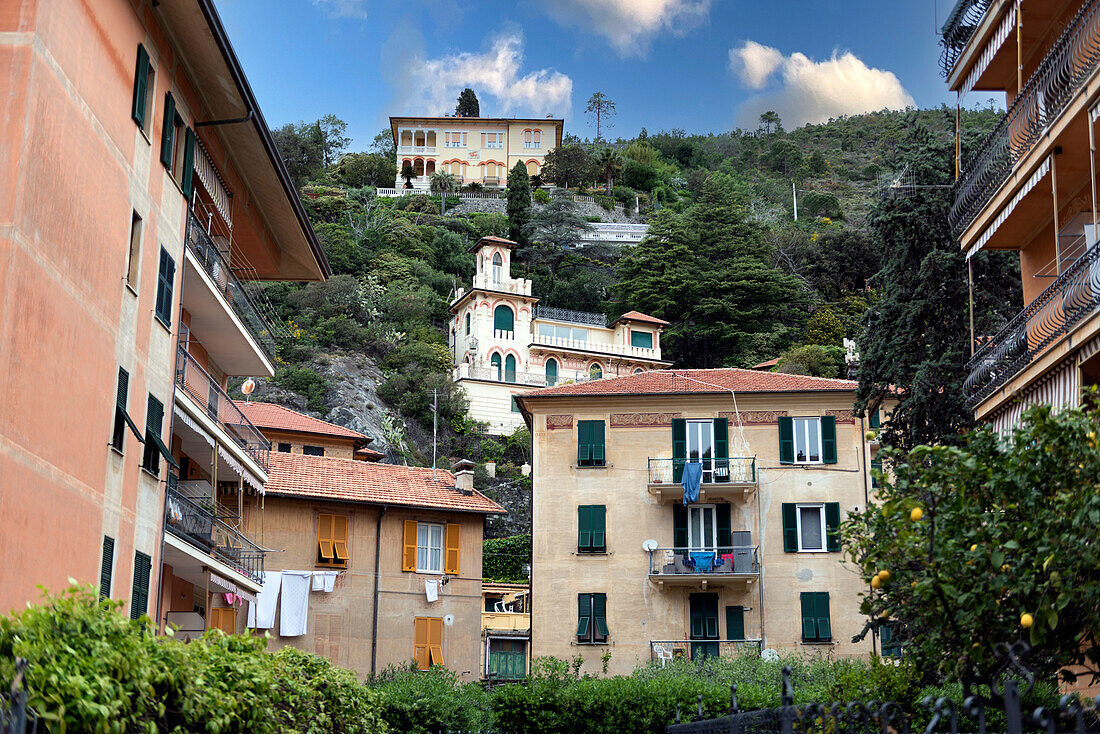 Wohnungen und Häuser im Zentrum von Levanto in der Provinz Ligurien, Italien, Europa