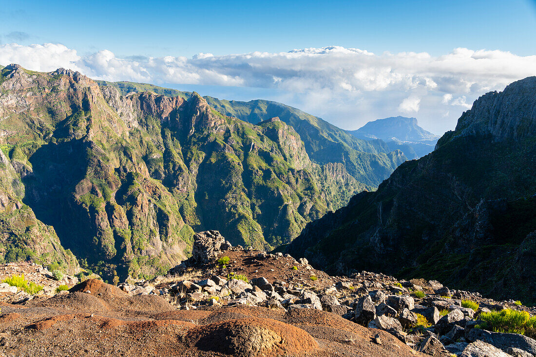 Berge um den Gipfel des Pico do Arieiro, Santana, Madeira, Portugal, Atlantik, Europa