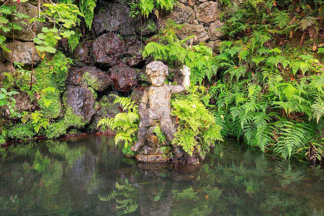 Knabenskulptur im Tropischen Garten des Monte Palace, Funchal, Madeira, Portugal, Atlantik, Europa