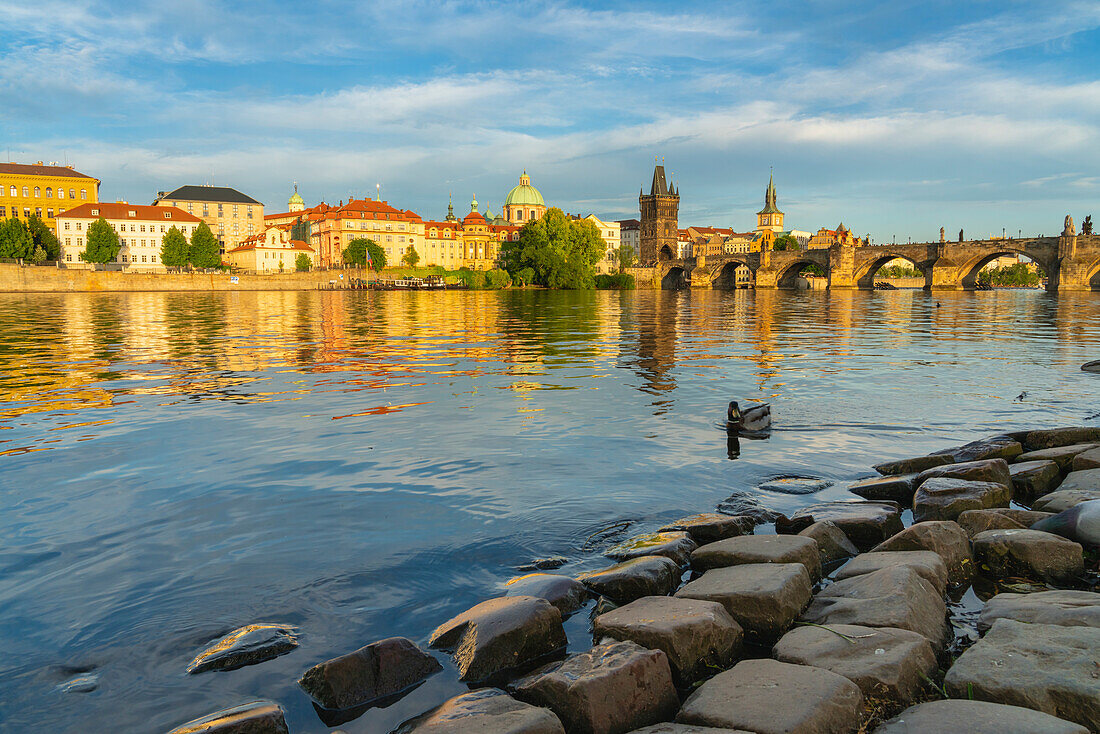 Karlsbrücke bei Sonnenuntergang, UNESCO-Welterbe, Prag, Böhmen, Tschechische Republik (Tschechien), Europa