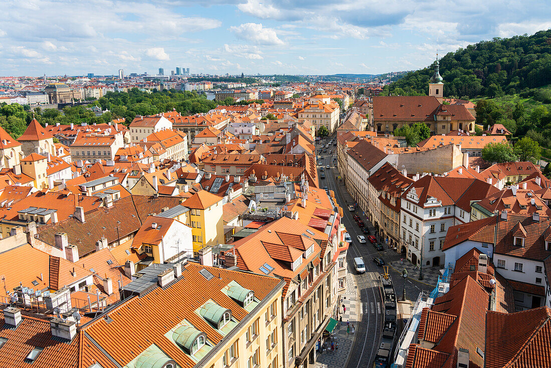 Kleinseite vom Glockenturm St. Nikolaus aus gesehen, UNESCO-Welterbe, Prag, Böhmen, Tschechische Republik (Tschechien), Europa