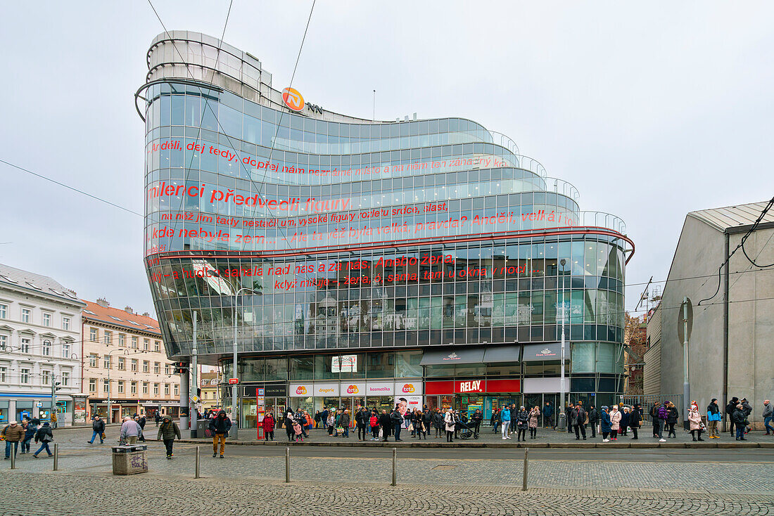 Goldener Engel (Zlaty Andel), moderner Verwaltungskomplex, Smichov, Prag, Tschechische Republik (Tschechien), Europa