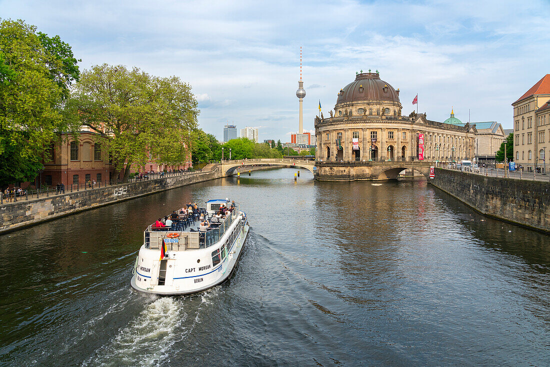 Tourist boat on Spree River heading to Bode Museum and TV Tower, Museum Island, UNESCO World Heritage Site, Berlin, Germany, Europe