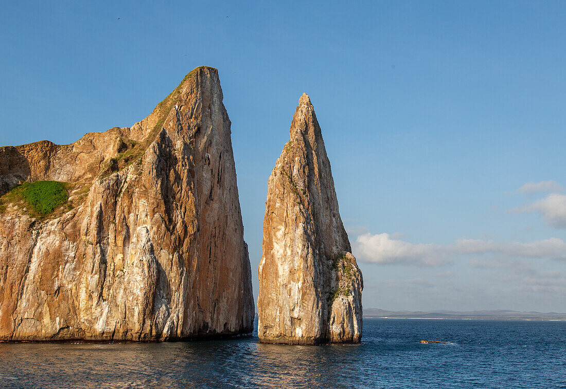 Kicker Rock, eine vulkanische Formation in der Nähe der Insel San Cristobal, ein beliebter Ort zum Schnorcheln, Galapagos-Inseln, UNESCO-Weltnaturerbe, Ecuador, Südamerika